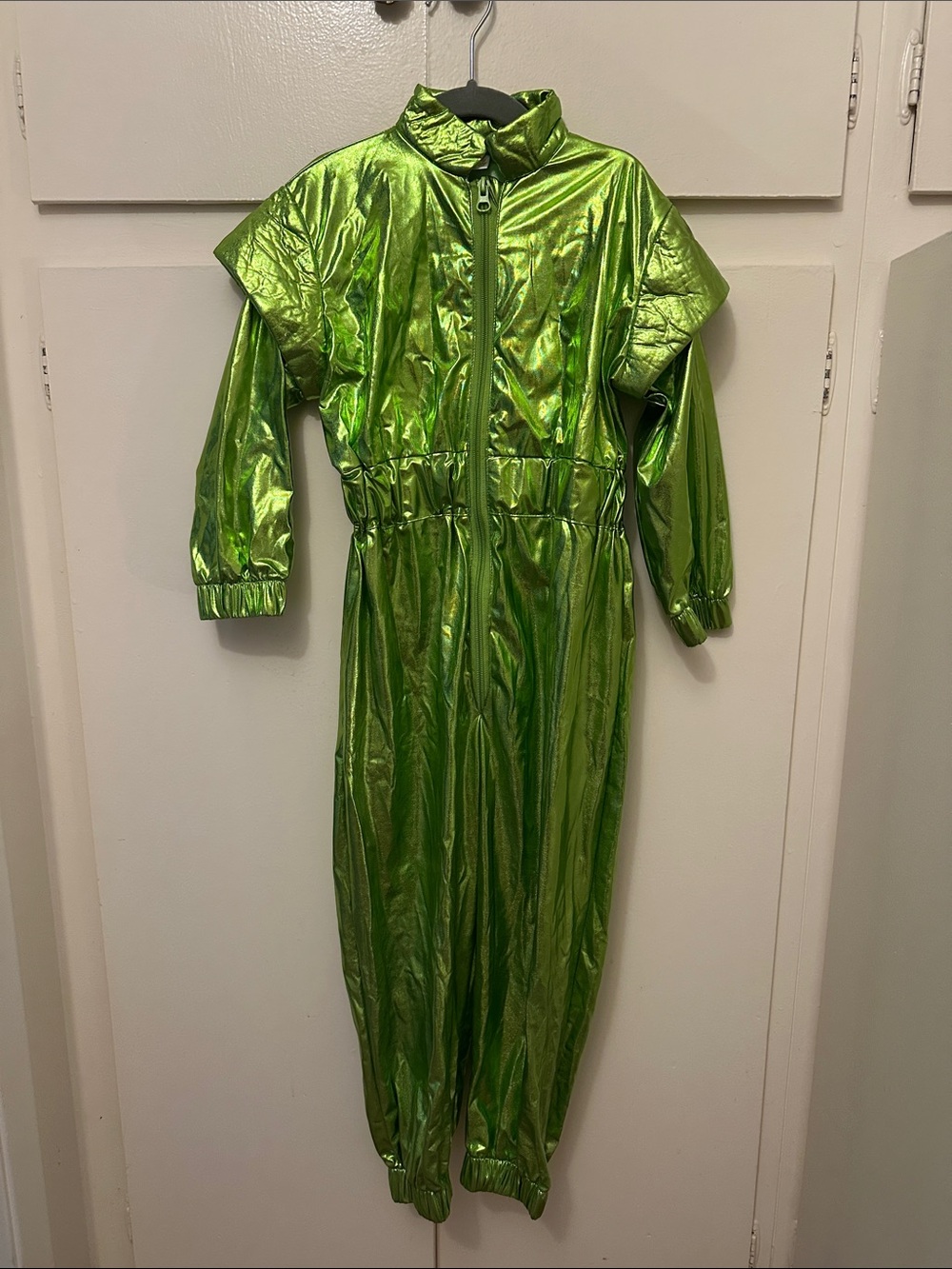 Kid Alien Halloween Costume Bundle: Jumpsuit/Treat Bag/Inflatable UFO/Headband 🖖